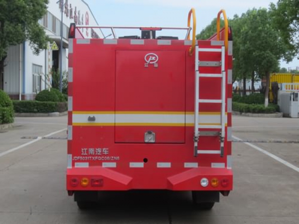 東風銳騏雙排四驅器材消防車（4×4）